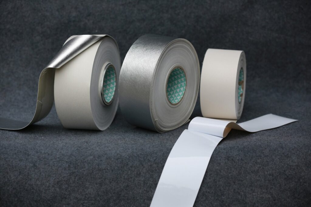 Dispose of adhesive tape: carton residues, plastic tape and local sorting instructions